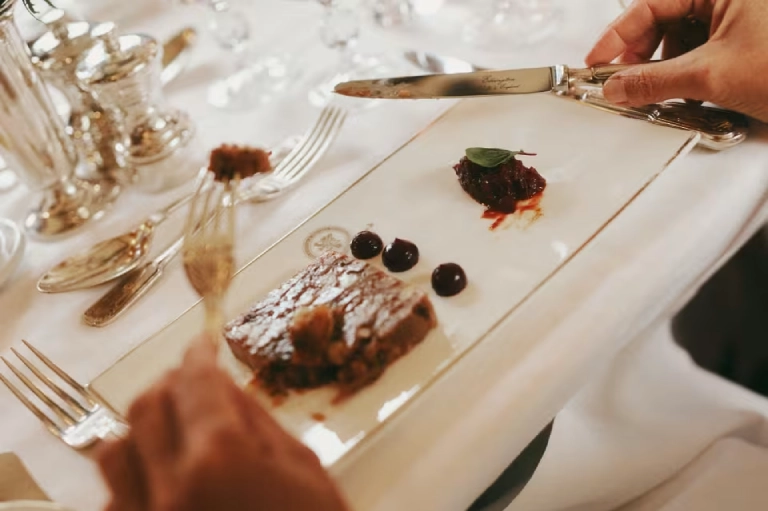 Restaurant-car-food01