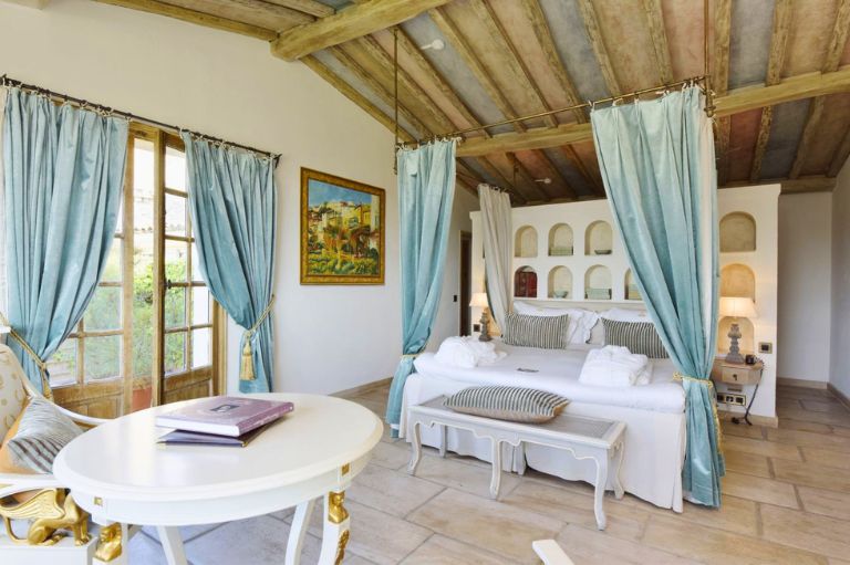 Luksus Suite på Château Le Cagnard, Frankrig Luksus Suite på Château Le Cagnard, Frankrig