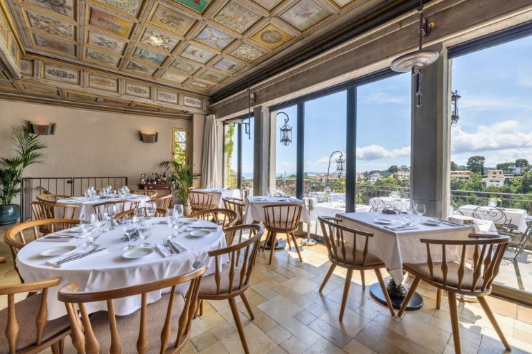 Restauranten på Château Le Cagnard, Frankrig Restauranten på Château Le Cagnard, Frankrig