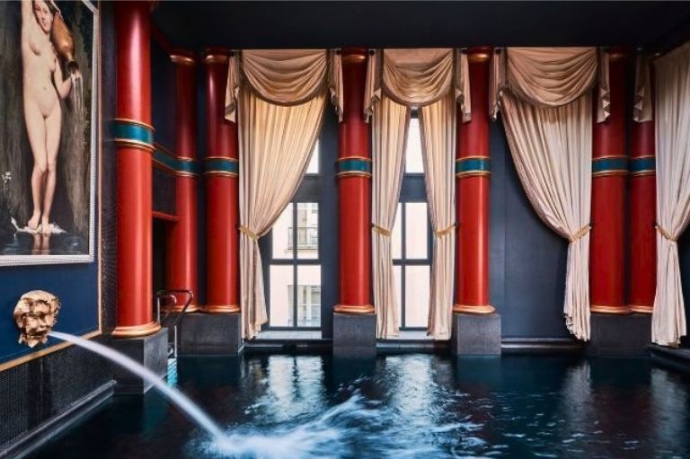 Poolen i Spa Guerlain på Le Grand Hotel Bordeaux, Frankrig