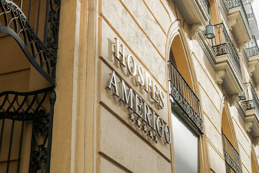 Hospes Amérigo, Spanien