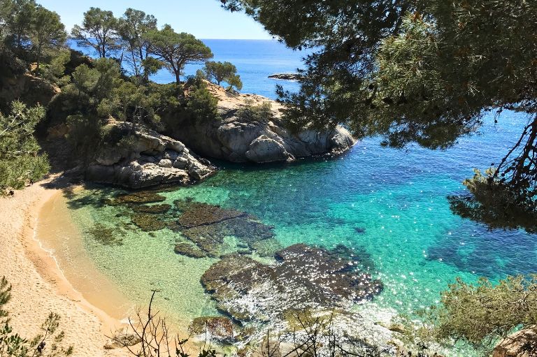 Smuk lille bugt ved Costa Brava