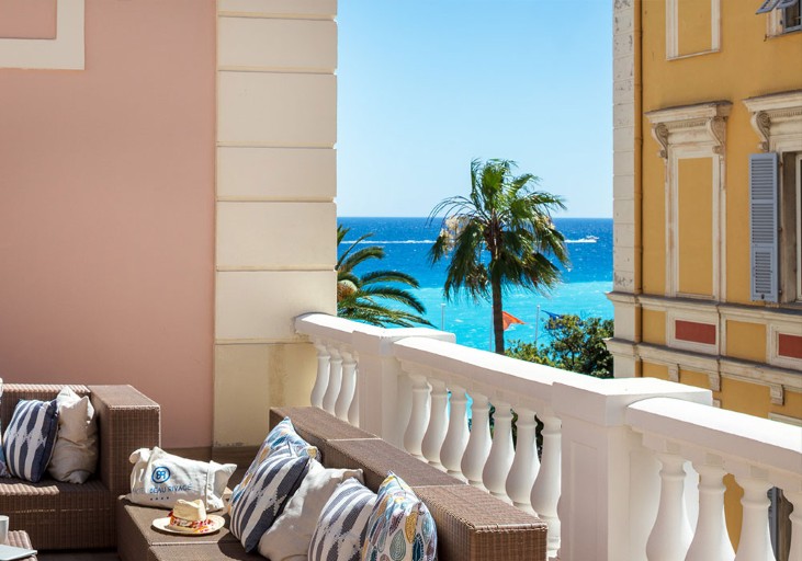 Junior Suite Terrasse på Hotel Beau Rivage Nice, Frankrig