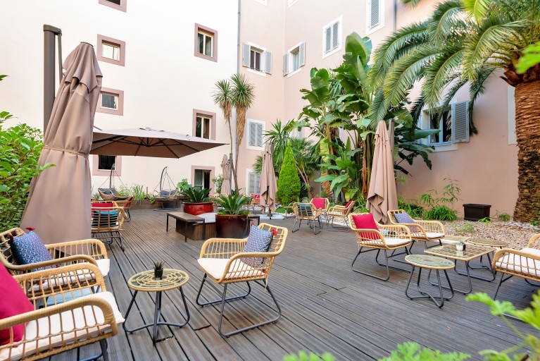 Le Patio, gårdhaven på Hotel Beau Rivage Nice, Frankrig