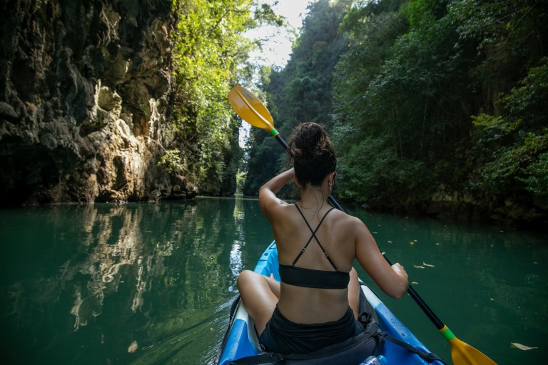 Sejl i kajak på Rayavadee Krabi, Thailand