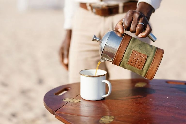 Friskbrygget kaffe på Time + Tide Sleepout Under the Stars, Zambia, Afrika